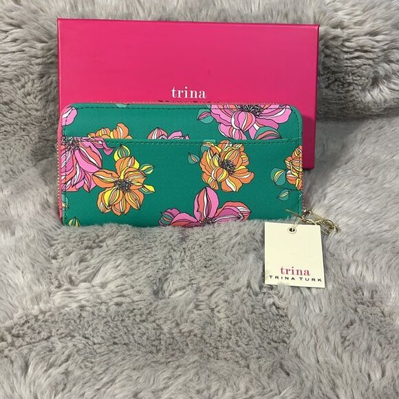 Trina Turk Full Zip Floral Wallet NWT - Picture 2 of 5
